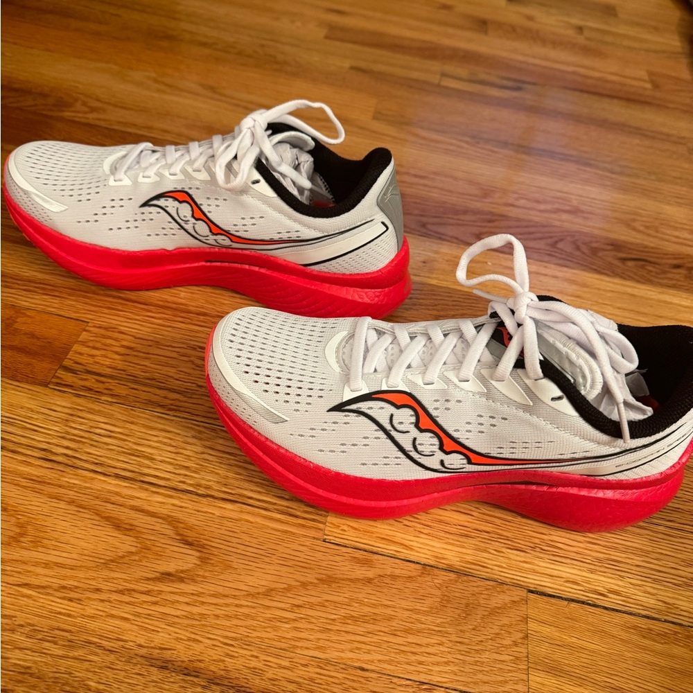 Saucony Endorphin Speed 3 size 9.5